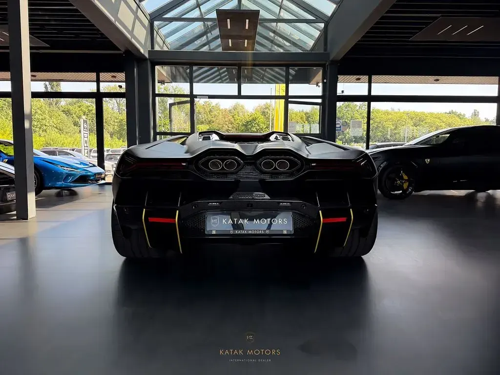 Neu Lamborghini Revuelto 1016 PS (747 kW) 2026 Schwarz Coupé