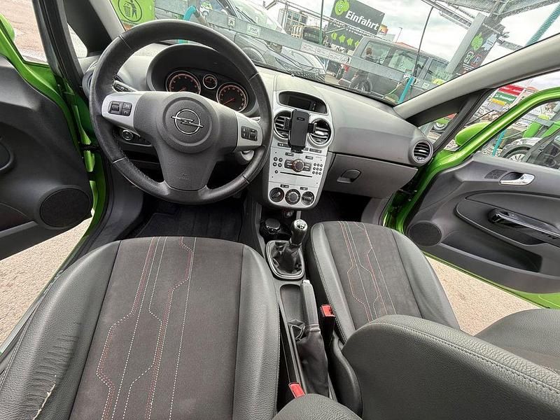 Gebraucht Opel Corsa Edition 87 PS (63 kW) 2012 Grün Kleinwagen