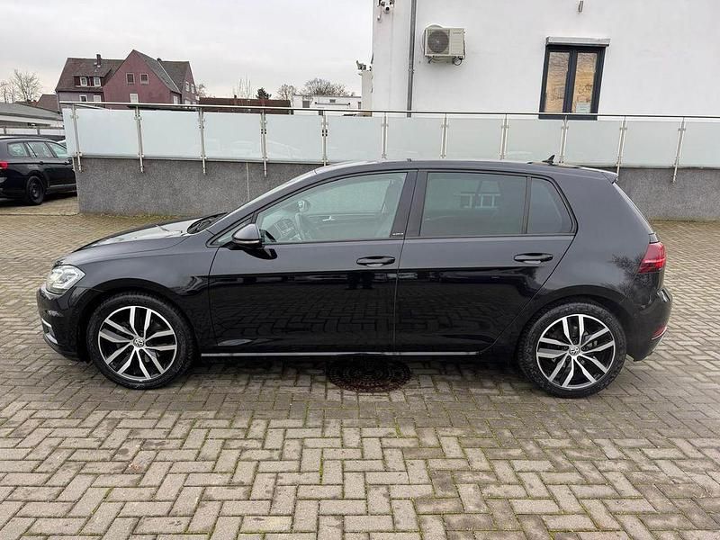 Schwarz Gebraucht 2019 VW Golf VII IQ Drive Limousine | 15.999 € (Fairer Preis) - Bild 1/4