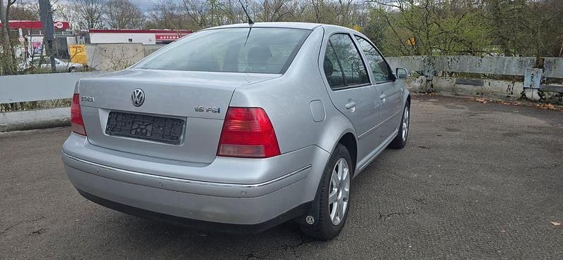 Gebraucht VW Bora Comfortline 110 PS (80 kW) 2003 Silber Limousine