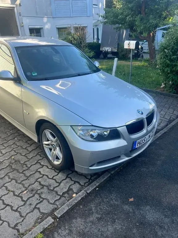 Gebraucht BMW 318 129 PS (94 kW) 2007 Silber Limousine