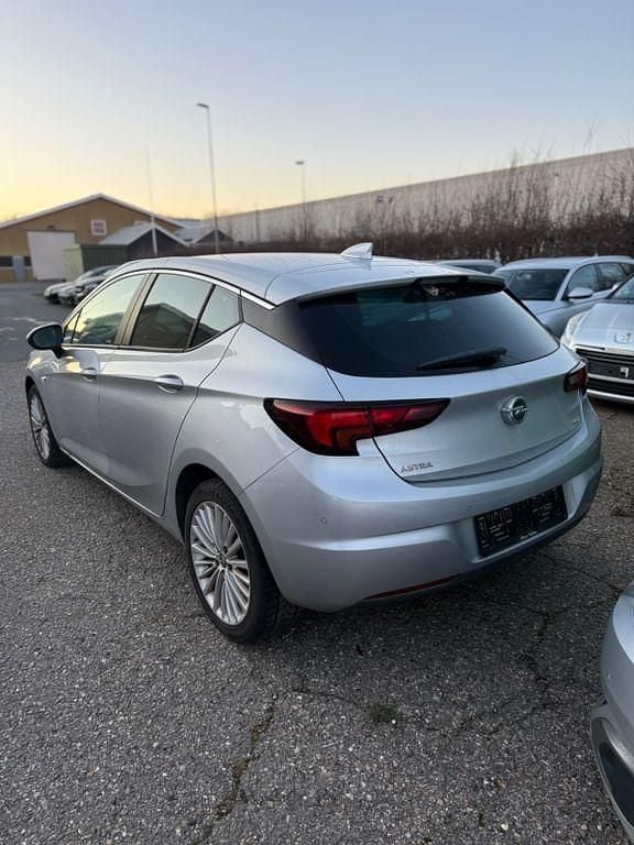 Gebraucht Opel Astra 101 PS (74 kW) 2016 Silber Limousine