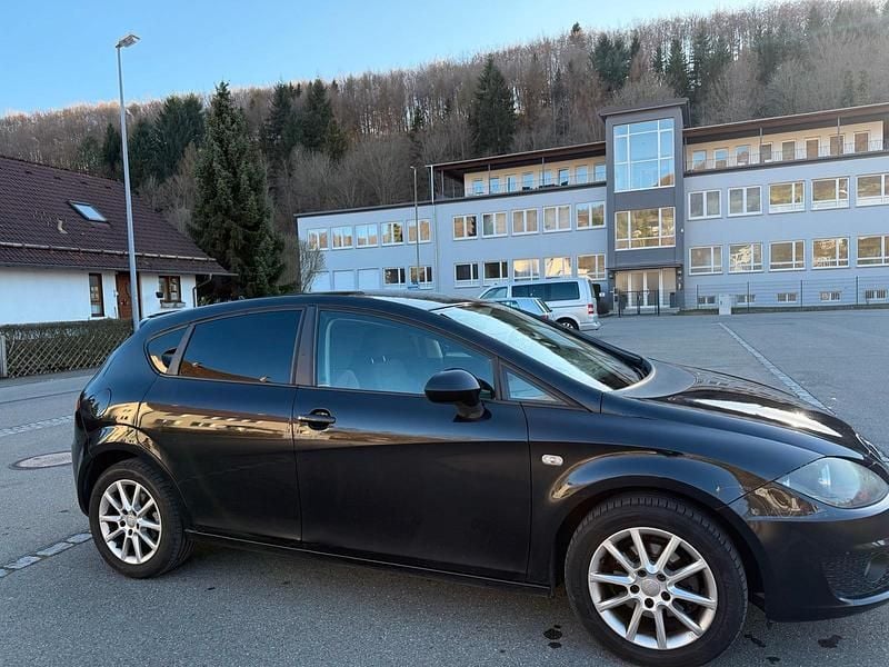 Usata Seat Leon 105 CV (77 kW) 2009 Nero Utilitaria