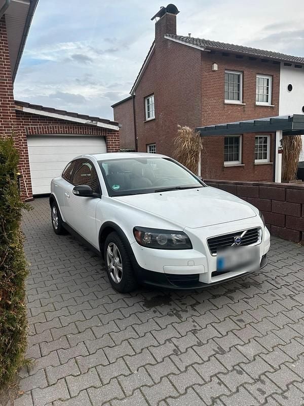 Weiß Gebraucht 2009 Volvo C30 Kleinwagen | 4.699 € (Etwas zu teuer) - Bild 1/4