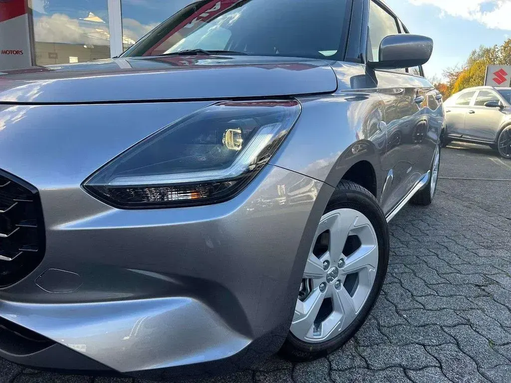 Neu Suzuki Swift Comfort 83 PS (61 kW) 2025 Silber Kleinwagen