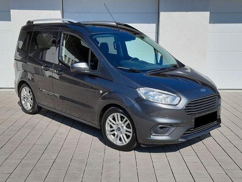 Gebraucht Ford Tourneo Courier Titanium 101 PS (74 kW) 2020 Magneticgrau (metallic) Van / Kleinbus