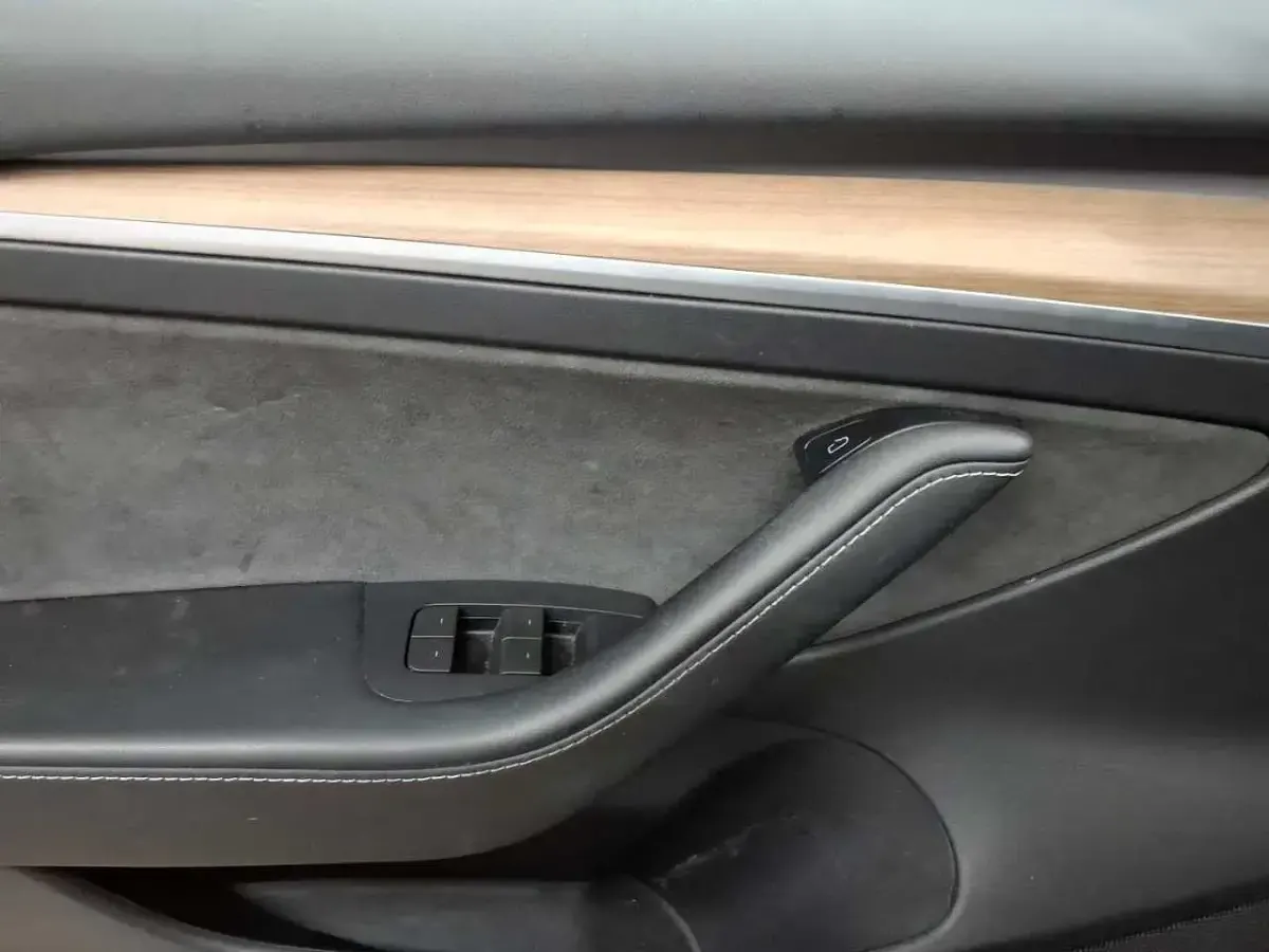 Gebraucht Tesla Model 3 Standard Range Plus 208 kW (283 PS) 2022 Midnight silver metallic Limousine