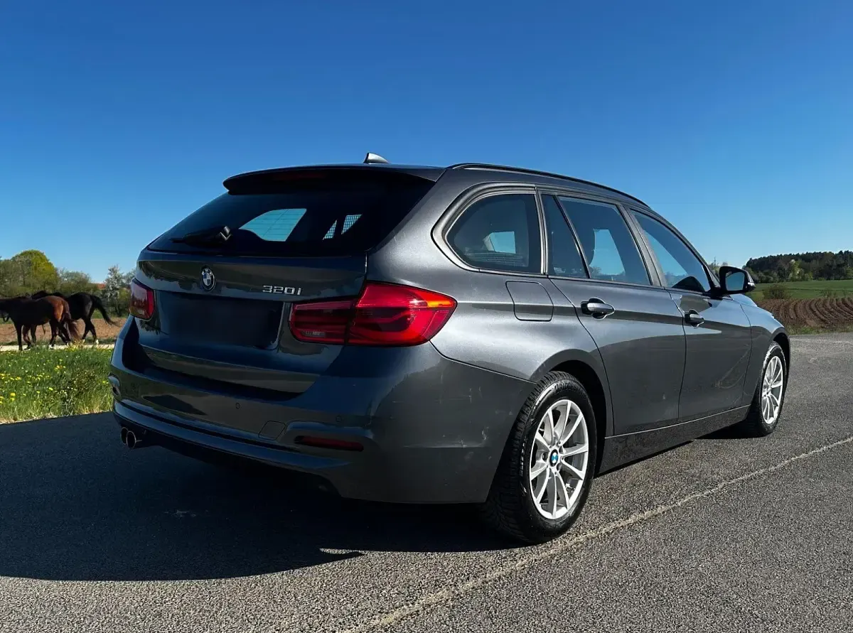 Gebraucht BMW 320 Advantage 184 PS (135 kW) 2018 Grau Kombi