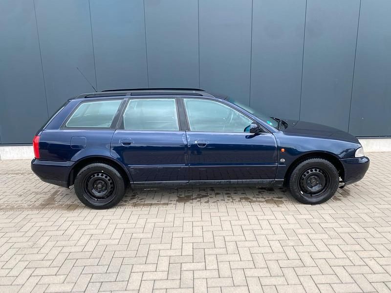 Blau Gebraucht 1997 Audi A4 Kombi | 900 € (Guter Preis) - Bild 1/4
