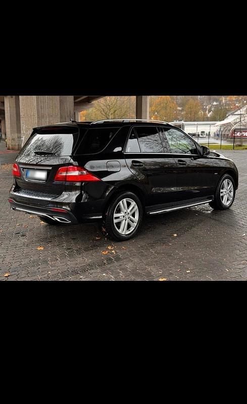 Gebraucht Mercedes ML250 204 PS (150 kW) 2011 Schwarz SUV