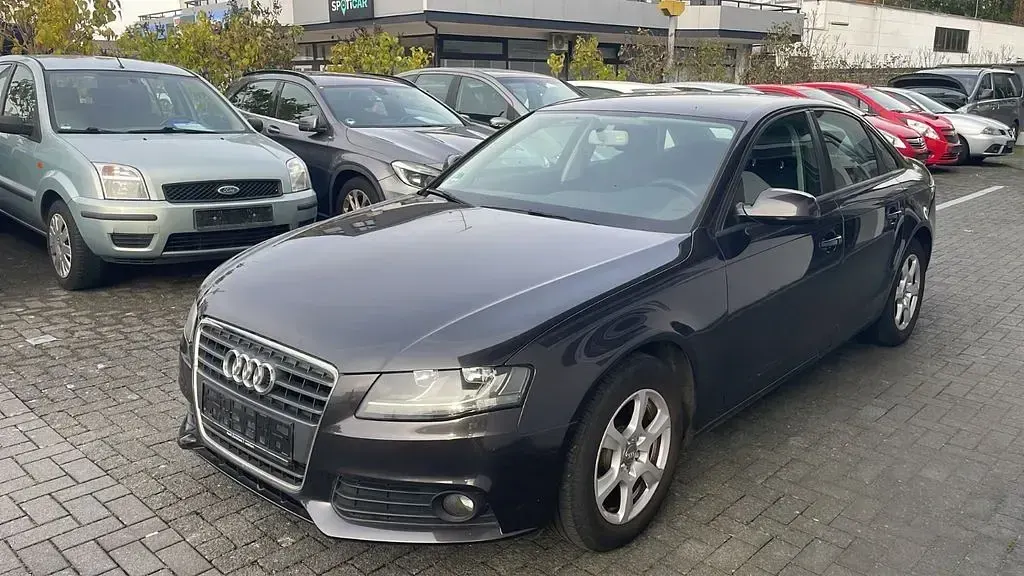 Gebraucht Audi A4 Attraction 120 PS (88 kW) 2010 Grau Limousine