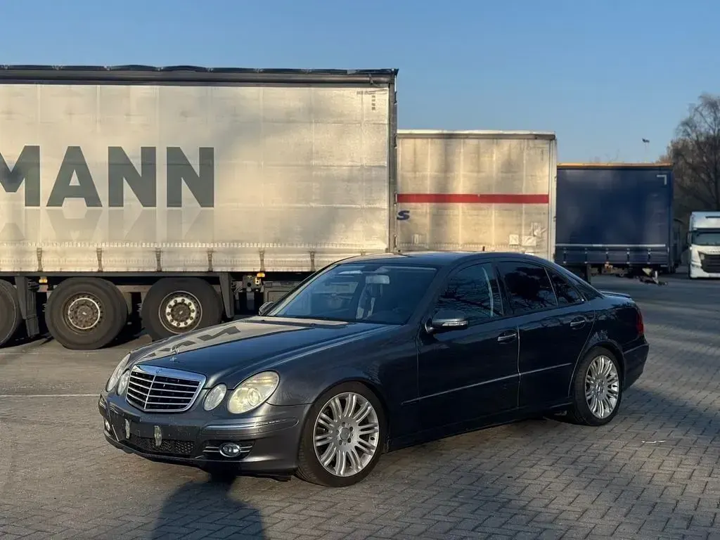 Używany Mercedes E280 Avantgarde 190 KM (139 kW) 2008 Sedan/Limuzyna