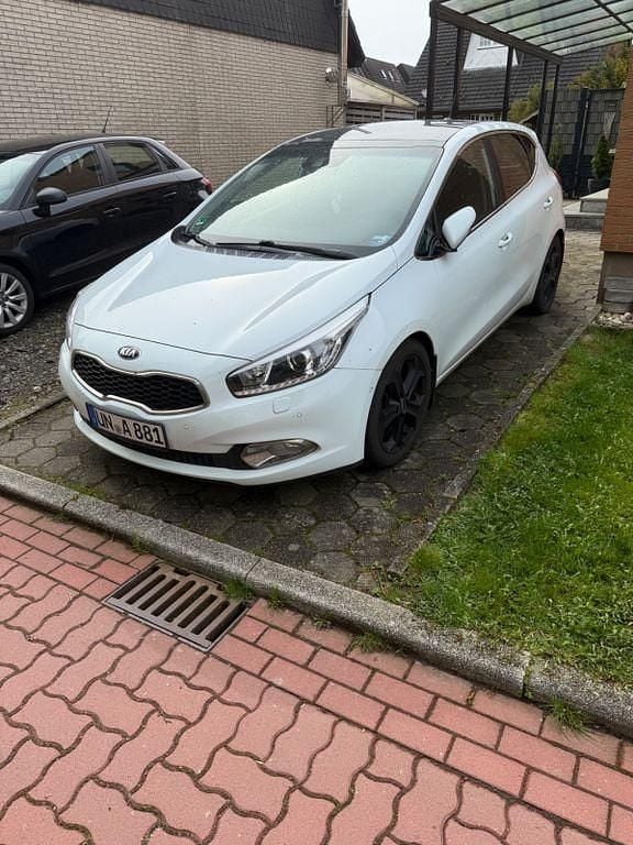 Usado Kia Ceed Platinum 135 HP (99 kW) 2013 Branco Citadino