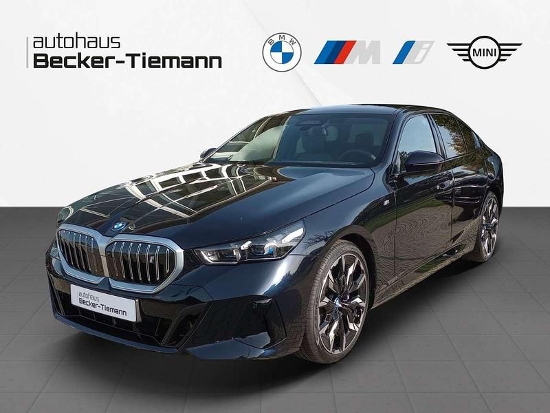 Carbonschwarz metallic Gebraucht 2024 BMW i5 M Sport Limousine | 66.690 € - Bild 1/4