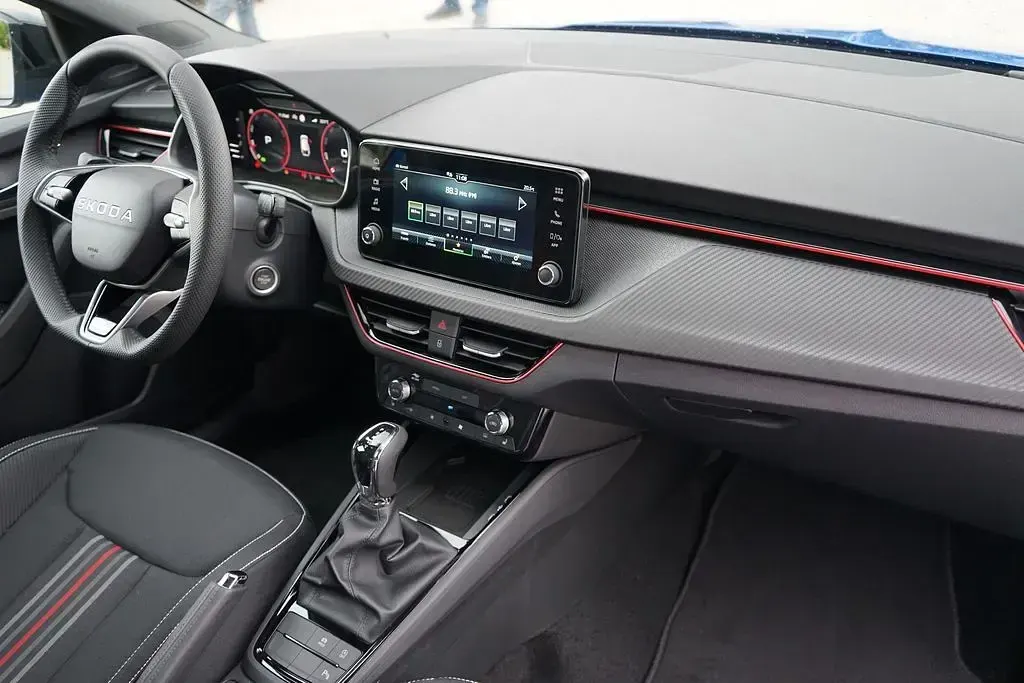 Neu Skoda Scala Monte Carlo 150 PS (110 kW) 2025 Blau Kleinwagen