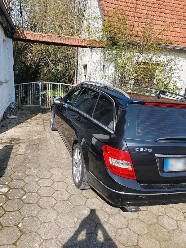 Gebraucht Mercedes C220 170 PS (125 kW) 2014 Schwarz Kombi