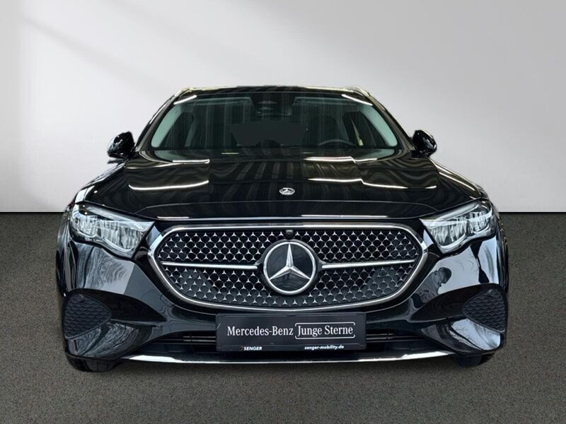 Gebraucht Mercedes E220 Avantgarde 197 PS (144 kW) 2024 Schwarz Limousine