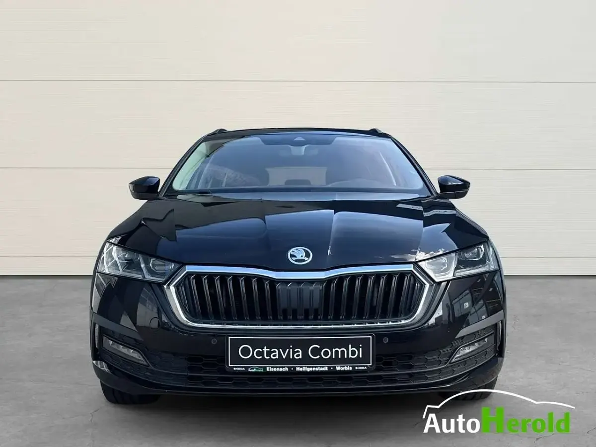 Gebraucht Skoda Octavia Tour 150 PS (110 kW) 2022 Schwarzmagic perleffekt Kombi