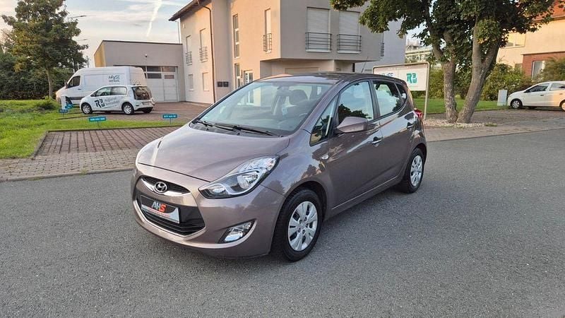 Braun Gebraucht 2015 Hyundai ix20 Edition Van / Kleinbus | 6.890 € (Guter Preis) - Bild 1/4
