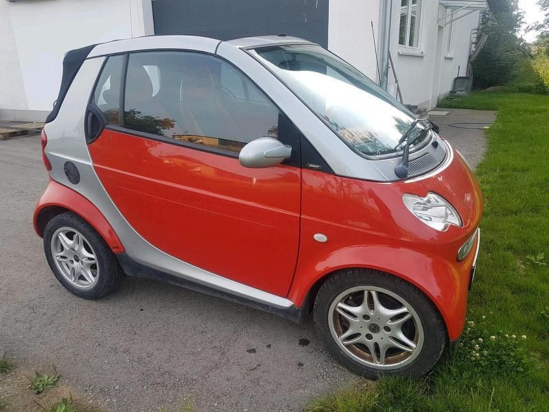 Rot Gebraucht 2001 Smart ForTwo Cabrio Cabrio | 2.499 € - Bild 1/4