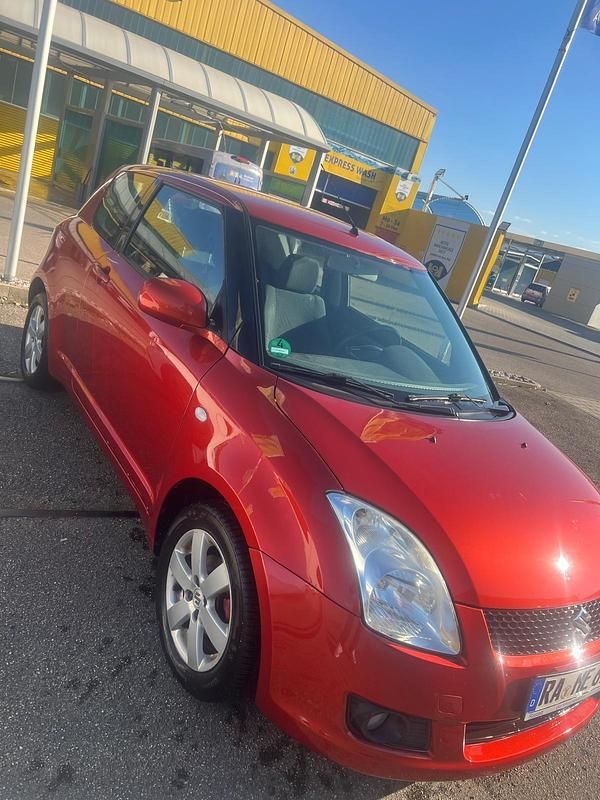 Orange Gebraucht 2010 Suzuki Swift Coupé | 1.800 € - Bild 1/4