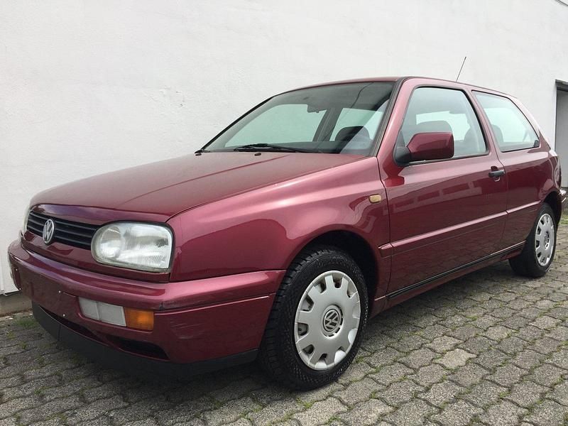 Używany VW Golf III 75 KM (55 kW) 1998 Czerwony Sedan/Limuzyna