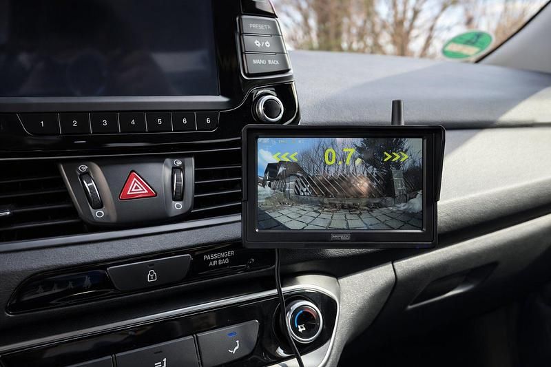 Gebraucht Hyundai i30 Select 120 PS (88 kW) 2017 Weiß Kleinwagen