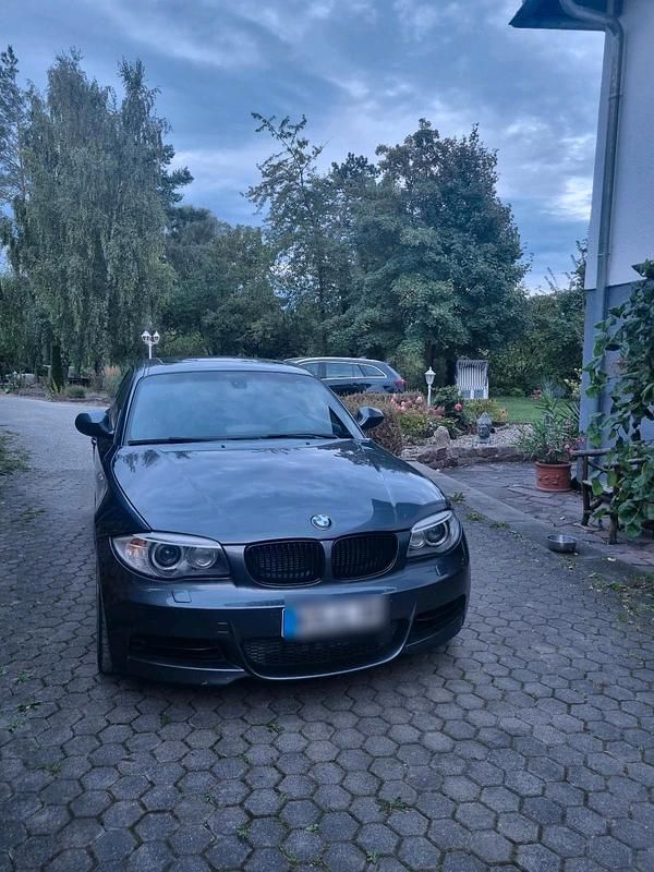 Grau Gebraucht 2014 BMW 135 Coupé Coupé | 19.999 € - Bild 1/4