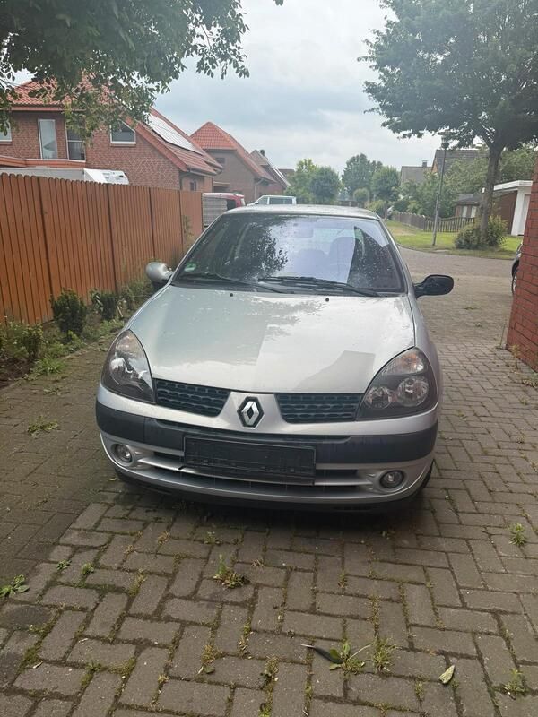 Silber Gebraucht 2001 Renault Clio II Kleinwagen | 750 € (Guter Preis) - Bild 1/4