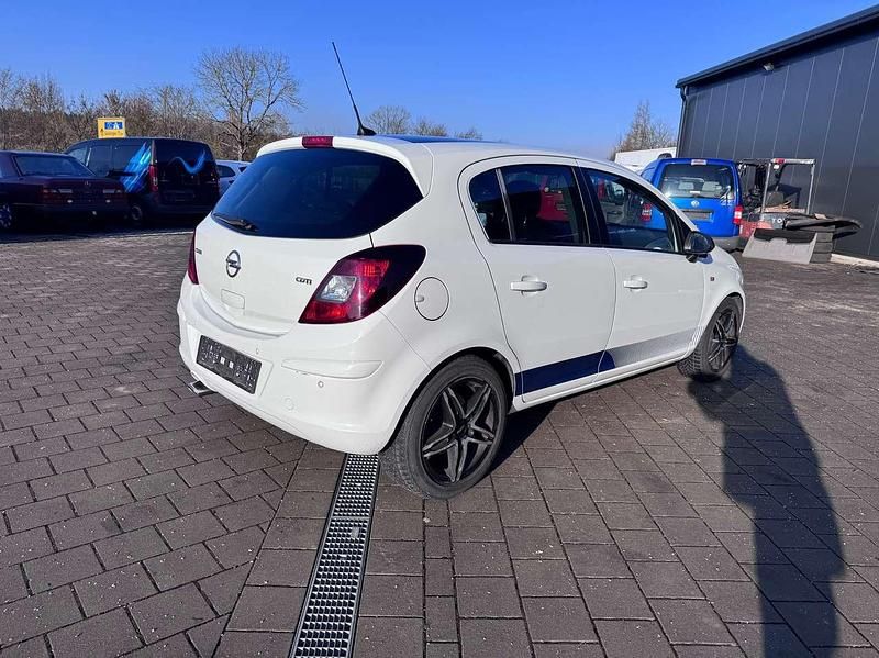 Gebraucht Opel Corsa Sport 131 PS (96 kW) 2013 Weiß Limousine