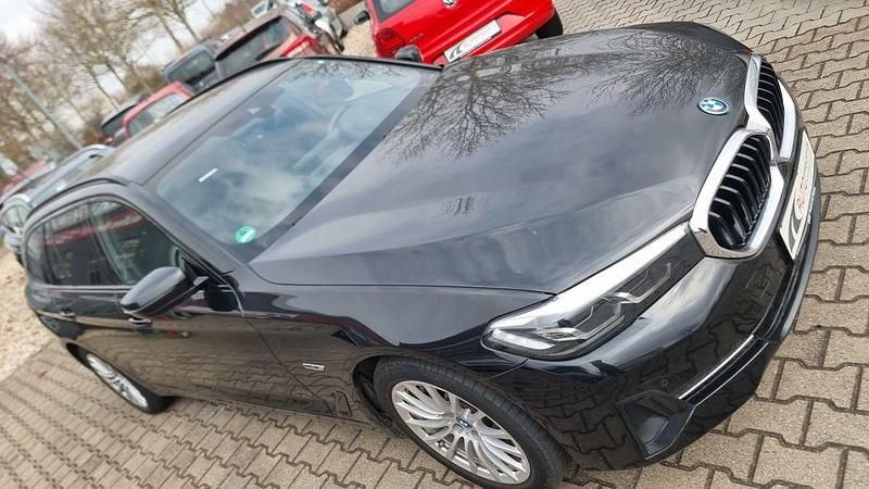 Gebraucht BMW 530e 184 PS (135 kW) 2021 Saphirschwarz metall (metallic) Kombi