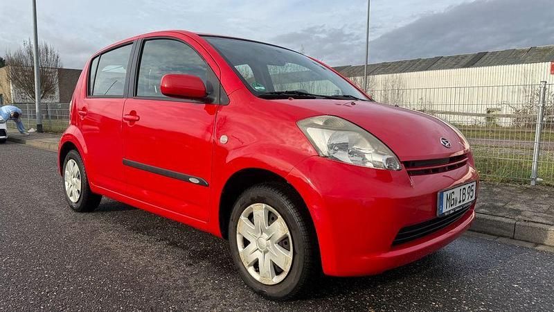 Rot Gebraucht 2005 Daihatsu Sirion Kleinwagen | 1.500 € (Fairer Preis) - Bild 1/4