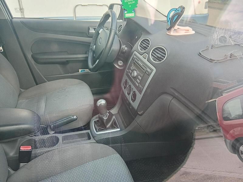 Gebraucht Ford Focus 125 PS (91 kW) 2006 Silber Limousine