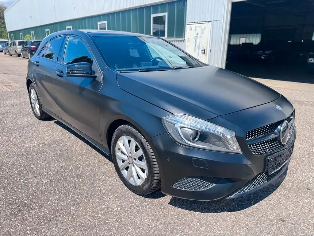 Gebraucht Mercedes A180 122 PS (89 kW) 2012 Schwarz Limousine