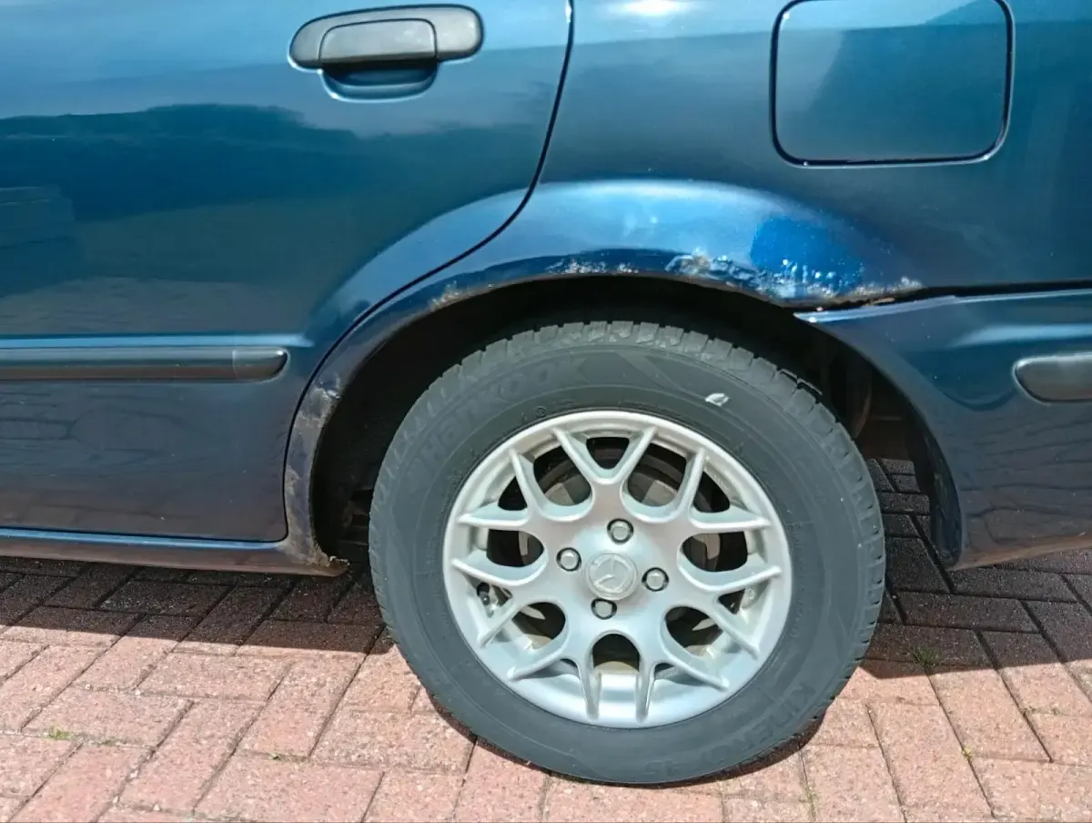 Gebraucht Mazda 323 71 PS (52 kW) 1999 Blau Limousine