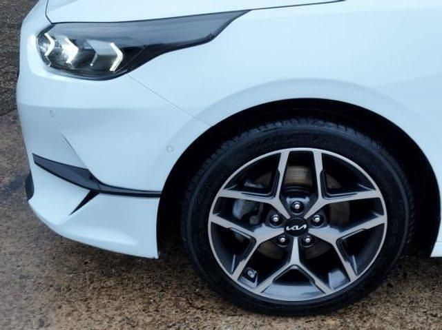 Gebraucht Kia Ceed Platinum Edition 136 PS (100 kW) 2023 Weiß Kleinwagen