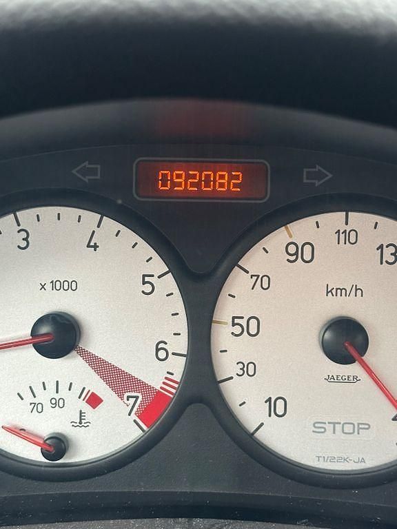 Gebraucht Peugeot 206 CC 109 PS (80 kW) 2004 Schwarz Cabrio