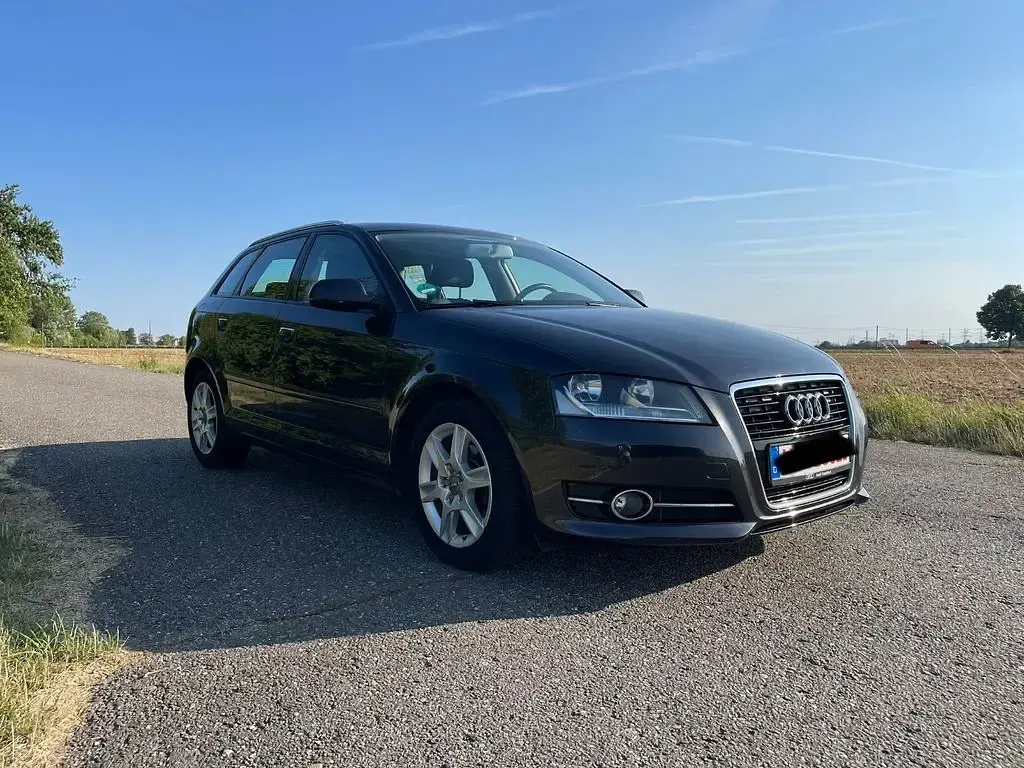 Gebraucht Audi A3 Attraction 90 PS (66 kW) 2011 Lavagrau perleffekt Kleinwagen