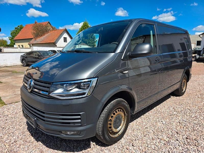 Gebraucht VW Transporter 150 PS (110 kW) 2019 Grau Van