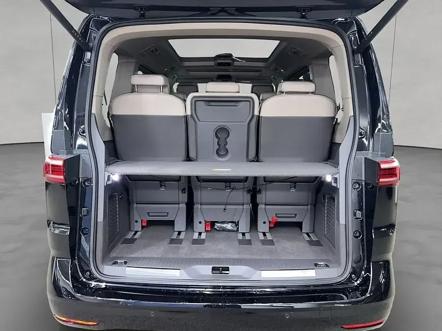 Używany VW T7 Style 150 KM (110 kW) 2025 Czarny Van