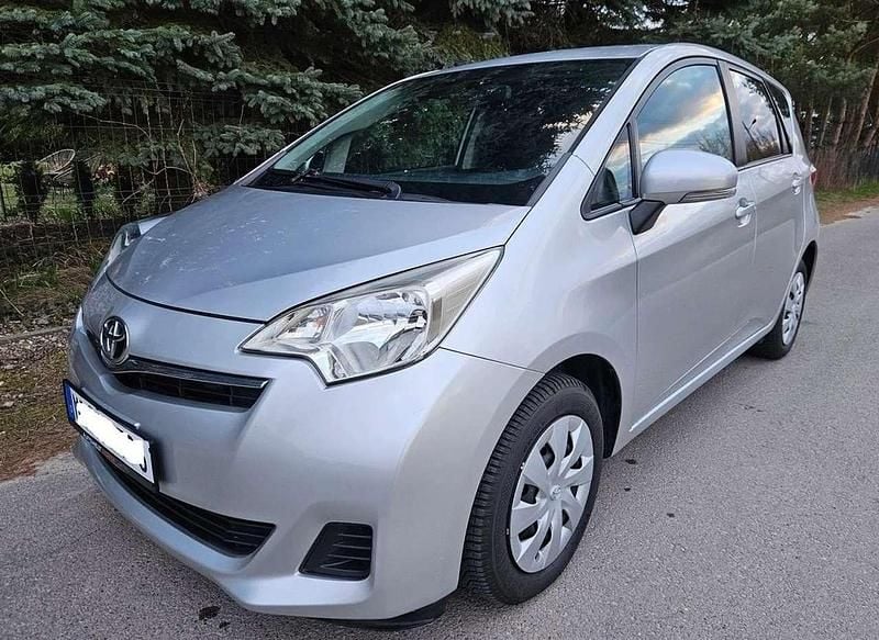Gebraucht Toyota Verso-S Club 99 PS (72 kW) 2011 Grau Van / Kleinbus