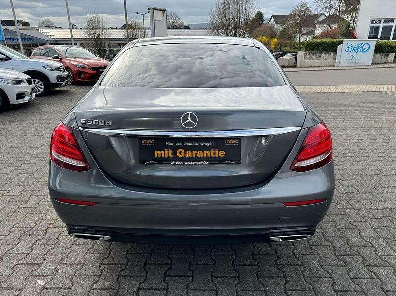 Gebraucht Mercedes E300 Avantgarde 245 PS (180 kW) 2018 Selenitgrau Limousine