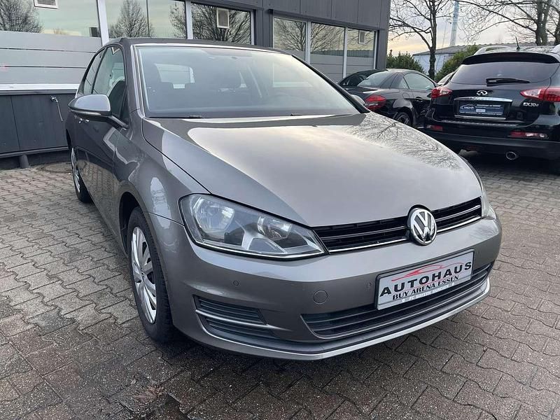 Gebraucht VW Golf VII Comfortline 110 PS (80 kW) 2014 Limestone grey metallic Limousine