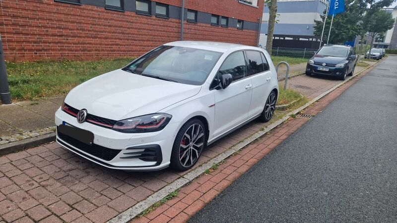 Weiß Gebraucht 2019 VW Golf VII GTI Limousine | 18.000 € (Superpreis) - Bild 1/4
