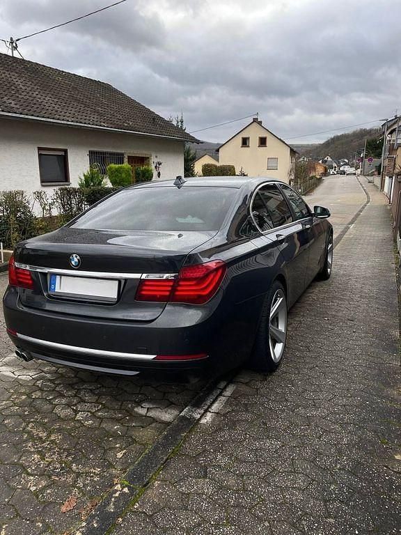 Gebraucht BMW 730 258 PS (189 kW) 2015 Braun Limousine