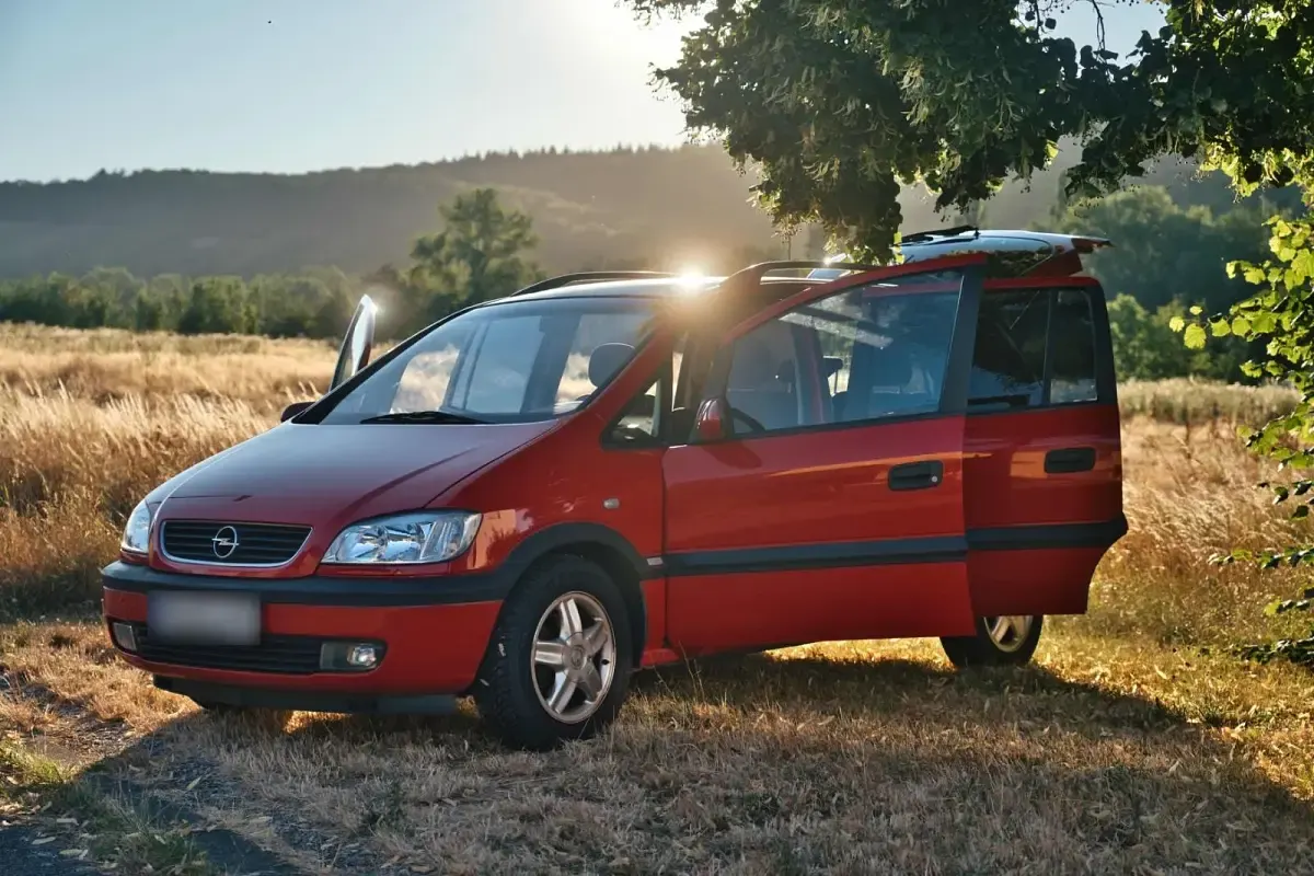 Gebraucht Opel Zafira Elegance 125 PS (91 kW) 2000 Rot Van / Kleinbus