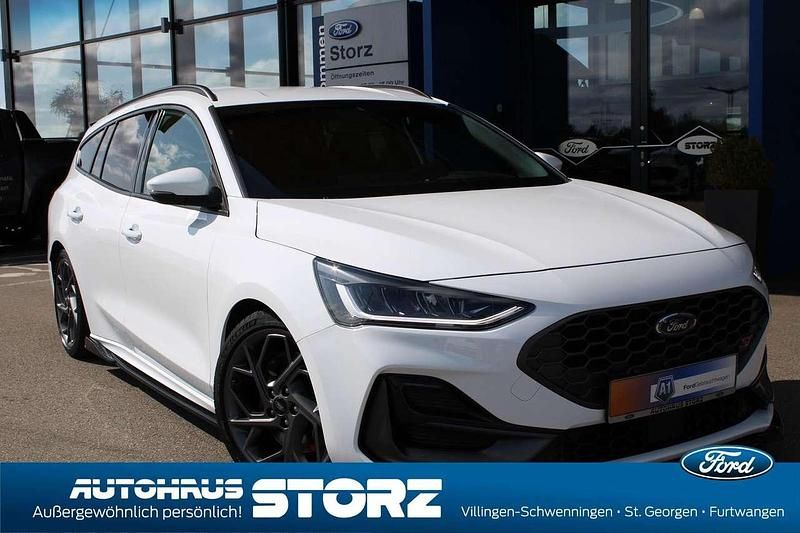 Frostweiß Gebraucht 2023 Ford Focus ST Kombi | 35.990 € (Etwas zu teuer) - Bild 1/4