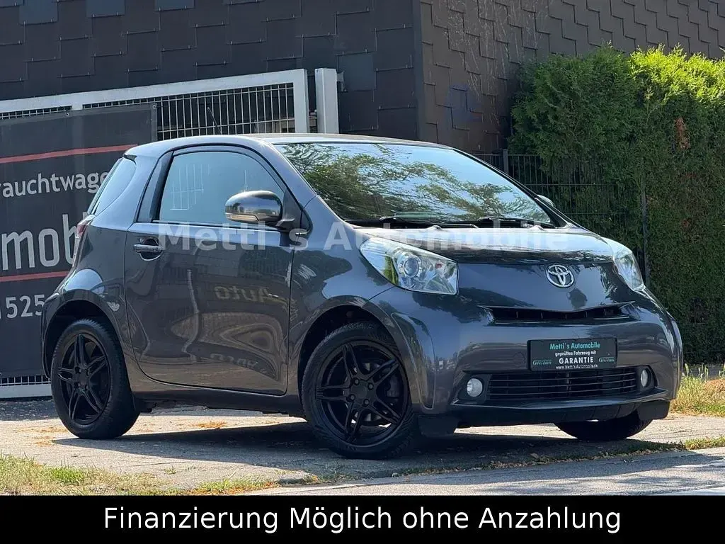 Gebraucht Toyota iQ 98 PS (72 kW) 2013 Magnetic grey Kleinwagen