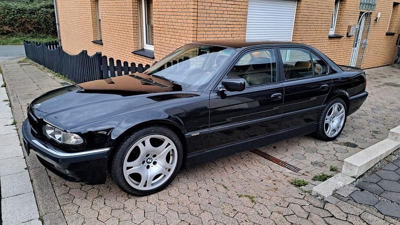 Schwarz Gebraucht 1996 BMW 728 Limousine | 5.570 € (Fairer Preis) - Bild 1/4