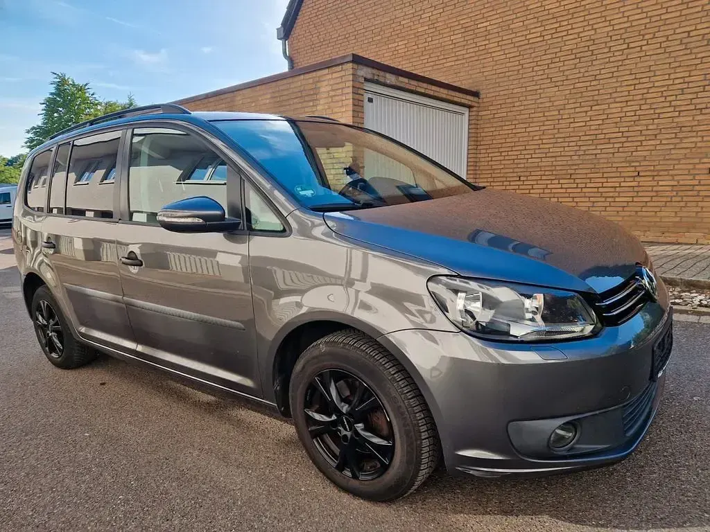 Gebraucht VW Touran Trendline 105 PS (77 kW) 2014 Grau Van / Kleinbus